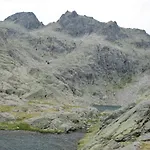 De Gredos نافاريدوندا دي غريدوس